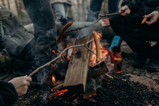 How to Cook Food While Camping in the Rain